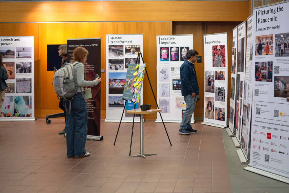 Students at the new Pandemic Journaling Project (PJP) exhibit at Homer Babbidge Library. Danielle Faipler, UConn Photo
